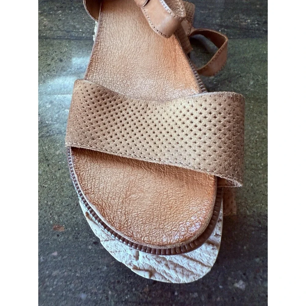 Miz‎ Mooz Women's Sandals US 8.5 Wheat Perforated Leather Ankle Strap Open-Toe
